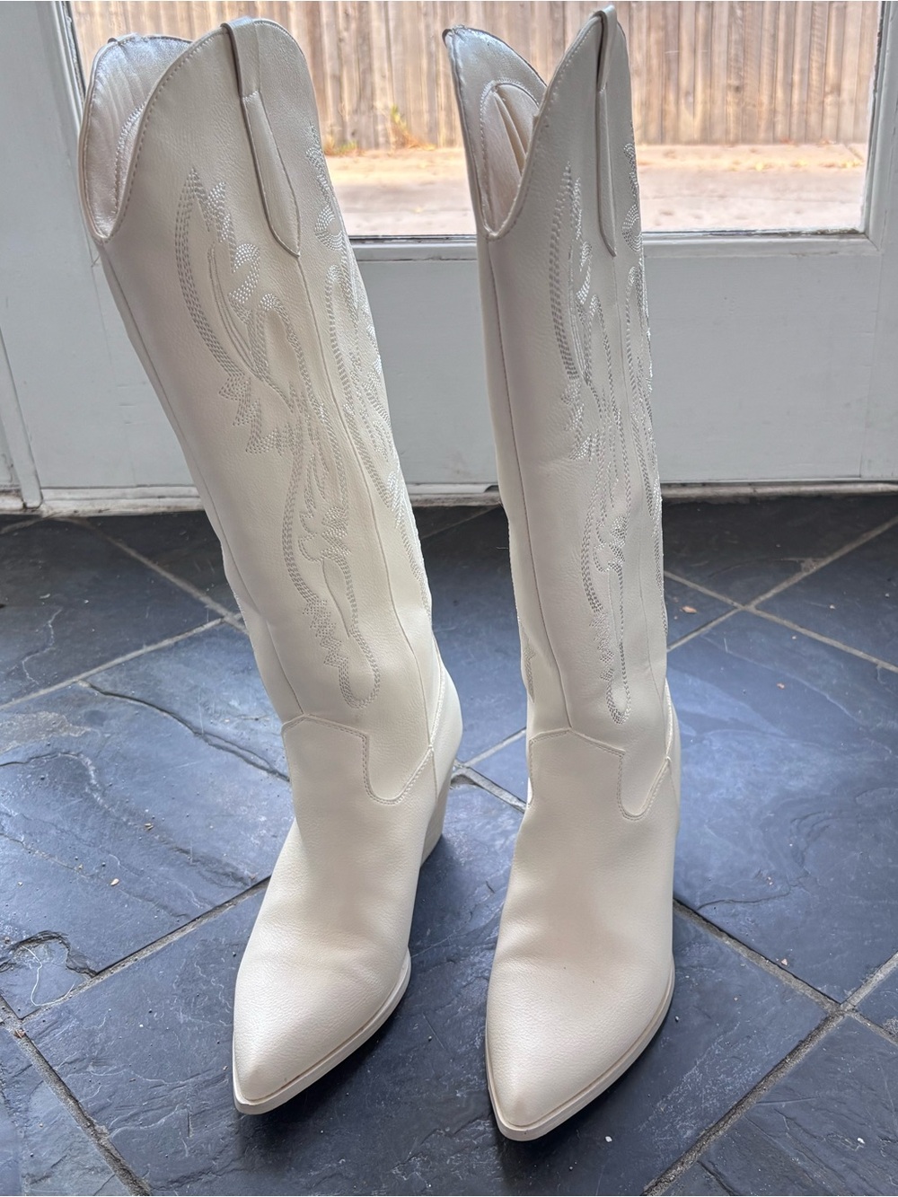 Billini Women’s White Leather Cowboy Boots 9 bridal festival boho